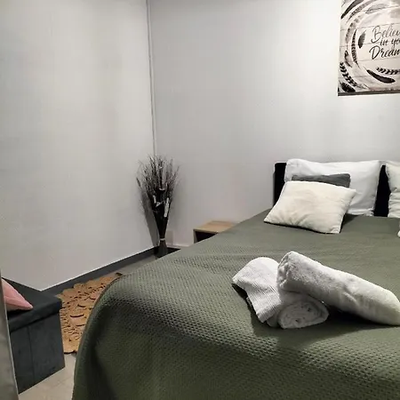 Climatise Avec Patio 아파트 *